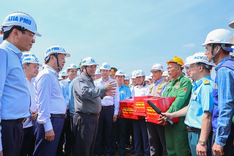 Thủ tướng lần thứ 6 kiểm tra công trường sân bay Long Thành- Ảnh 10. Thủ tướng lần thứ 6 kiểm tra công trường sân bay Long Thành- Ảnh 10.