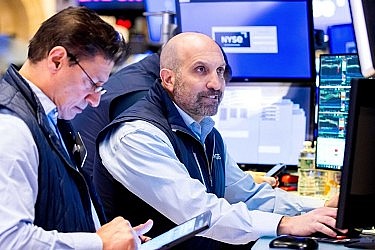 Chứng khoán Mỹ phục hồi sau tin ông Trump hoãn áp thuế với Canada, Mexico