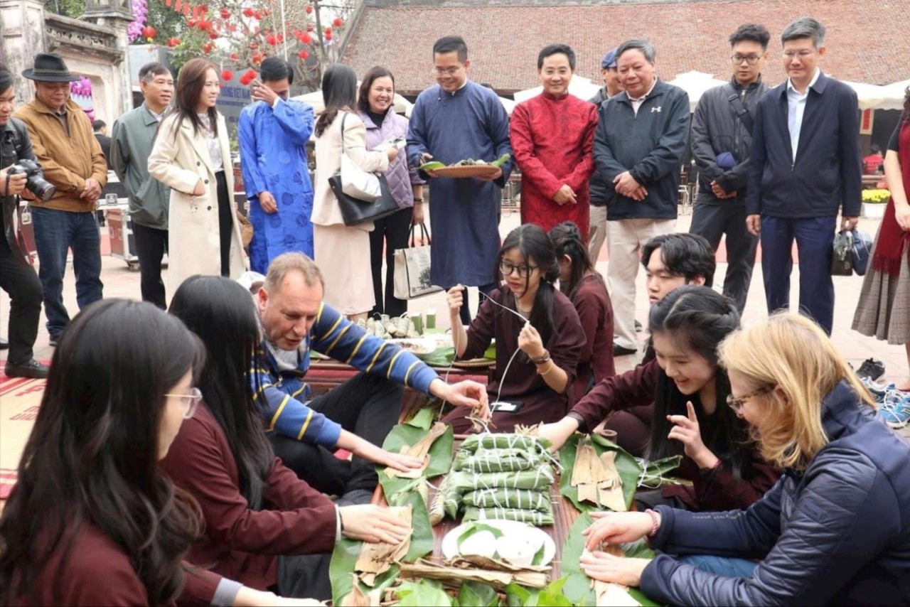 Hà Nội đón hơn 1 triệu khách du lịch dịp tết Nguyên đán Ất Tỵ