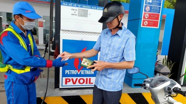 Ngày 7/2: Giá xăng E5 và RON95 điều chỉnh ngược nhau, dầu giảm