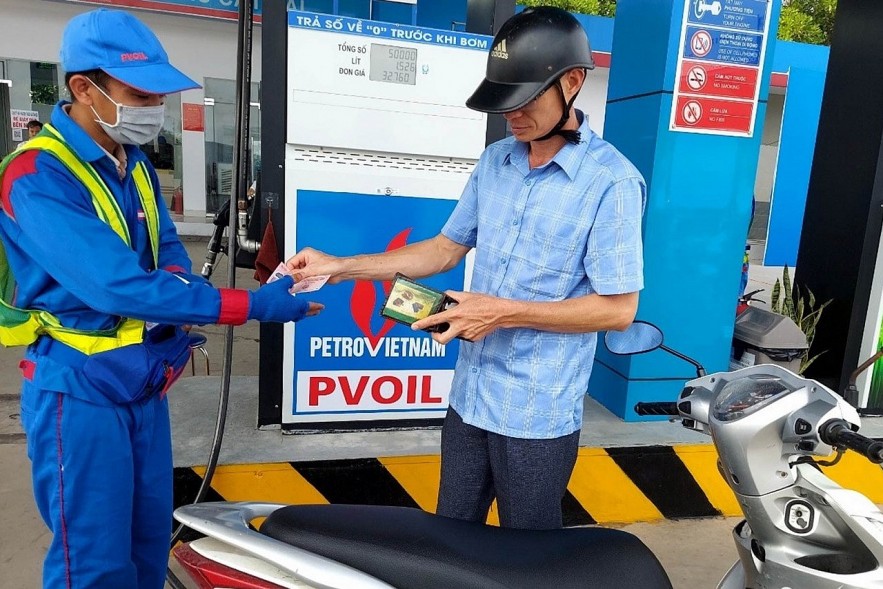 Ngày 7/2: Giá xăng E5 và RON95 điều chỉnh ngược nhau, dầu giảm