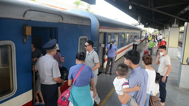 Mở bán vé tàu dịp nghỉ Lễ 30/4 - 1/5