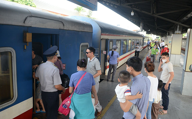 Mở bán vé tàu dịp nghỉ Lễ 30/4 - 1/5 Mở bán vé tàu dịp nghỉ Lễ 30/4 - 1/5