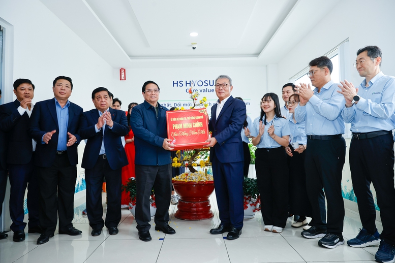 Thủ tướng đề nghị tập đoàn THACO nghiên cứu, sản xuất tàu đường sắt tốc độ cao- Ảnh 12. Thủ tướng đề nghị tập đoàn THACO nghiên cứu, sản xuất tàu đường sắt tốc độ cao- Ảnh 12.