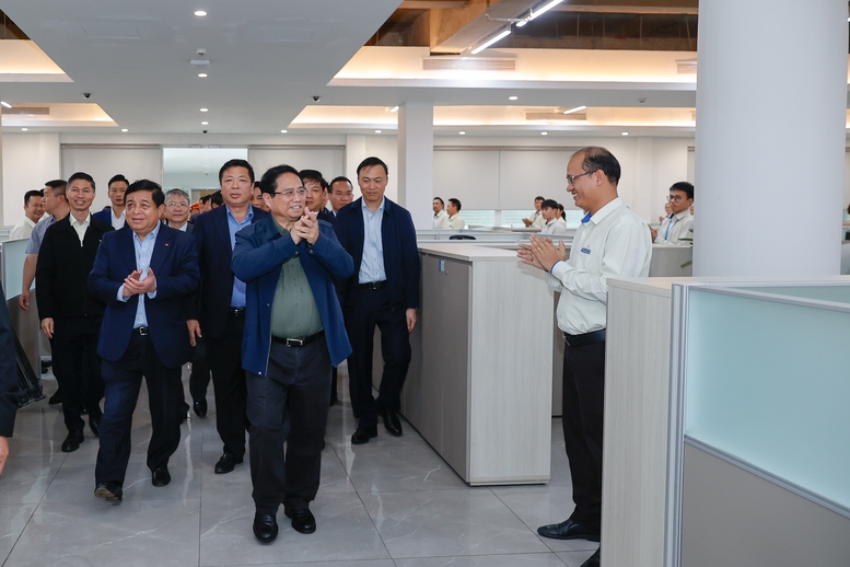 Thủ tướng đề nghị tập đoàn THACO nghiên cứu, sản xuất tàu đường sắt tốc độ cao- Ảnh 4. Thủ tướng đề nghị tập đoàn THACO nghiên cứu, sản xuất tàu đường sắt tốc độ cao- Ảnh 4.