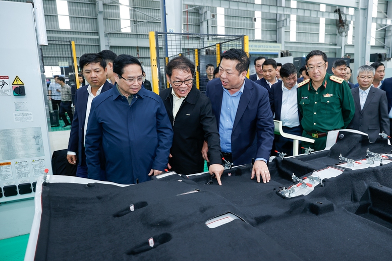 Thủ tướng đề nghị tập đoàn THACO nghiên cứu, sản xuất tàu đường sắt tốc độ cao- Ảnh 6. Thủ tướng đề nghị tập đoàn THACO nghiên cứu, sản xuất tàu đường sắt tốc độ cao- Ảnh 6.