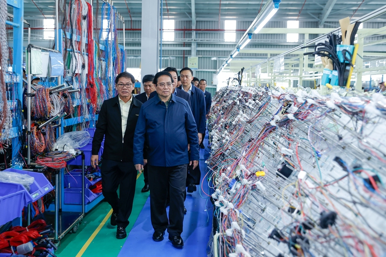 Thủ tướng đề nghị tập đoàn THACO nghiên cứu, sản xuất tàu đường sắt tốc độ cao- Ảnh 7. Thủ tướng đề nghị tập đoàn THACO nghiên cứu, sản xuất tàu đường sắt tốc độ cao- Ảnh 7.