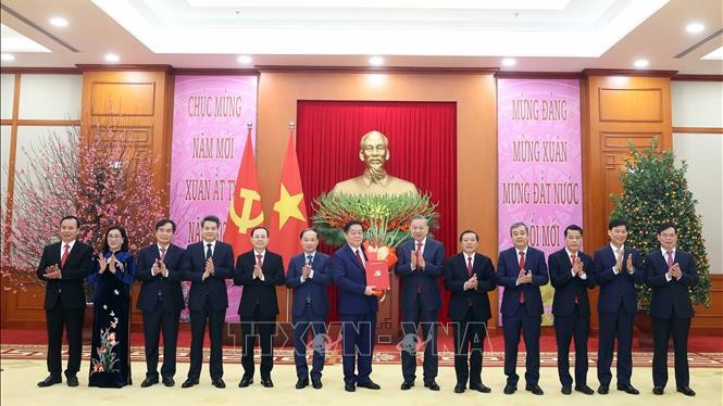 Tinh gọn bộ máy: Sắp xếp tổ chức, bố trí nhân sự bảo đảm đồng bộ trong cả hệ thống chính trị