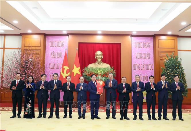 Tinh gọn bộ máy: Sắp xếp tổ chức, bố trí nhân sự bảo đảm đồng bộ trong cả hệ thống chính trị Chú thích ảnh