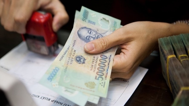 Có chi tiền thưởng cho người nghỉ hưu trước thời điểm đánh giá, xếp loại?