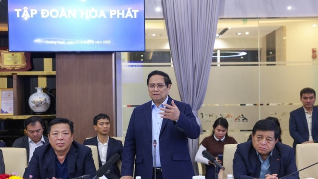 Thủ tướng thăm thép Hòa Phát, động viên sản xuất ray đường sắt tốc độ cao