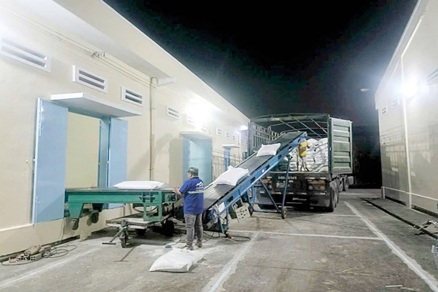 Gạo dự trữ quốc gia kịp thời đến với người dân đón Tết Gạo dự trữ quốc gia kịp thời đến với người dân đón Tết