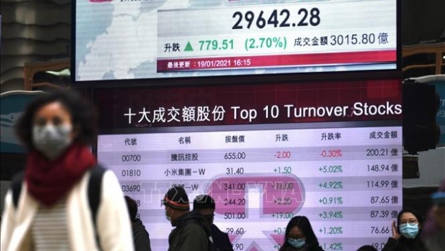 Chứng khoán châu Á biến động trái chiều trước đòn thuế quan mới nhất của Mỹ