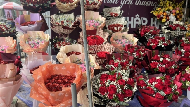 Sôi động thị trường hoa tươi, quà tặng trước ngày lễ Valentine