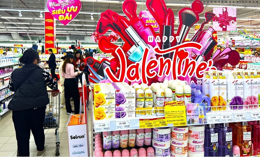 Sôi động thị trường hoa tươi, quà tặng trước ngày lễ Valentine Sôi động thị trường hoa tươi, quà tặng trước ngày lễ Valentine