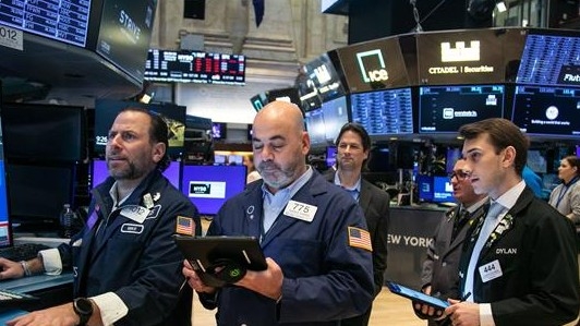 Sắc xanh phủ sóng sàn giao dịch New York trong tuần mới