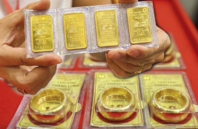 Ngân hàng Nhà nước yêu cầu ổn định lãi suất tiền gửi, giảm lãi vay, giá vàng giảm mạnh