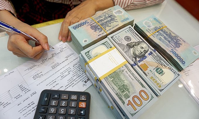 Giá USD ngân hàng chạm mốc 25.700 đồng, lập đỉnh lịch sử