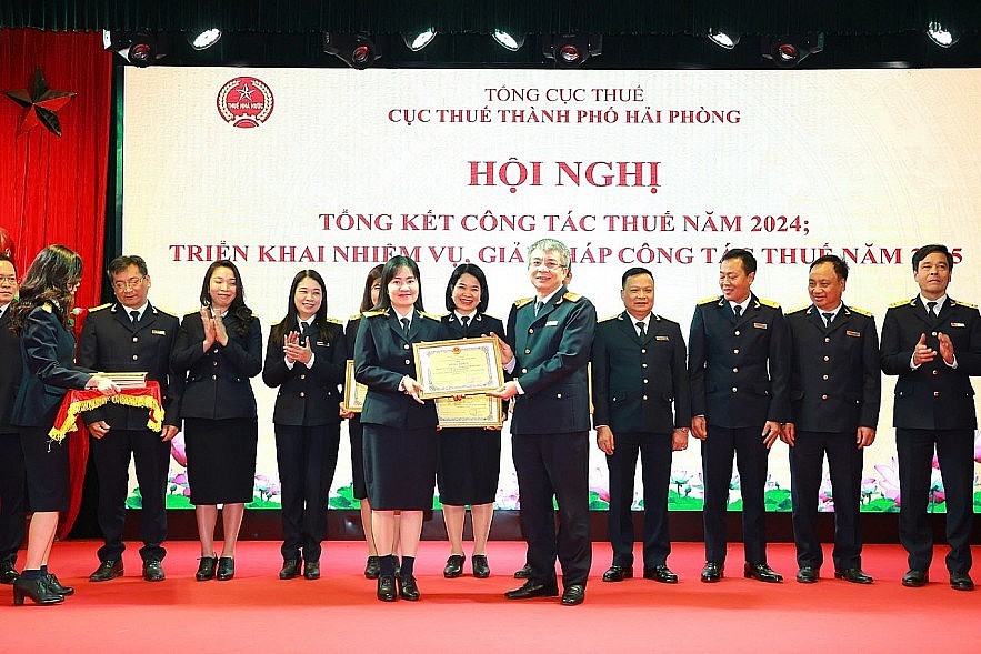 Cục Thuế TP. Hải Phòng xếp thứ 26/63 tỷ lệ hoàn thành dự toán thu tháng 1 Hải Phòng: Thu nội địa tháng đầu năm đạt gần 8.000 tỷ đồng, tăng mạnh so với cùng kỳ