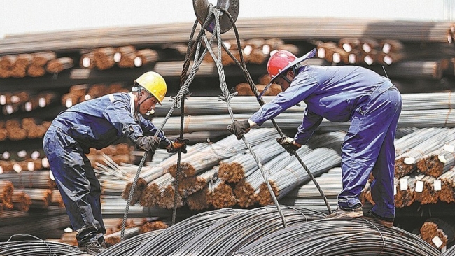 Ngày 15/2: Giá thép thế giới giảm, trong nước duy trì ổn định