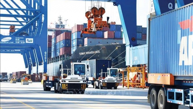 Xuất khẩu sang Trung Quốc trong vòng xoáy căng thẳng thương mại