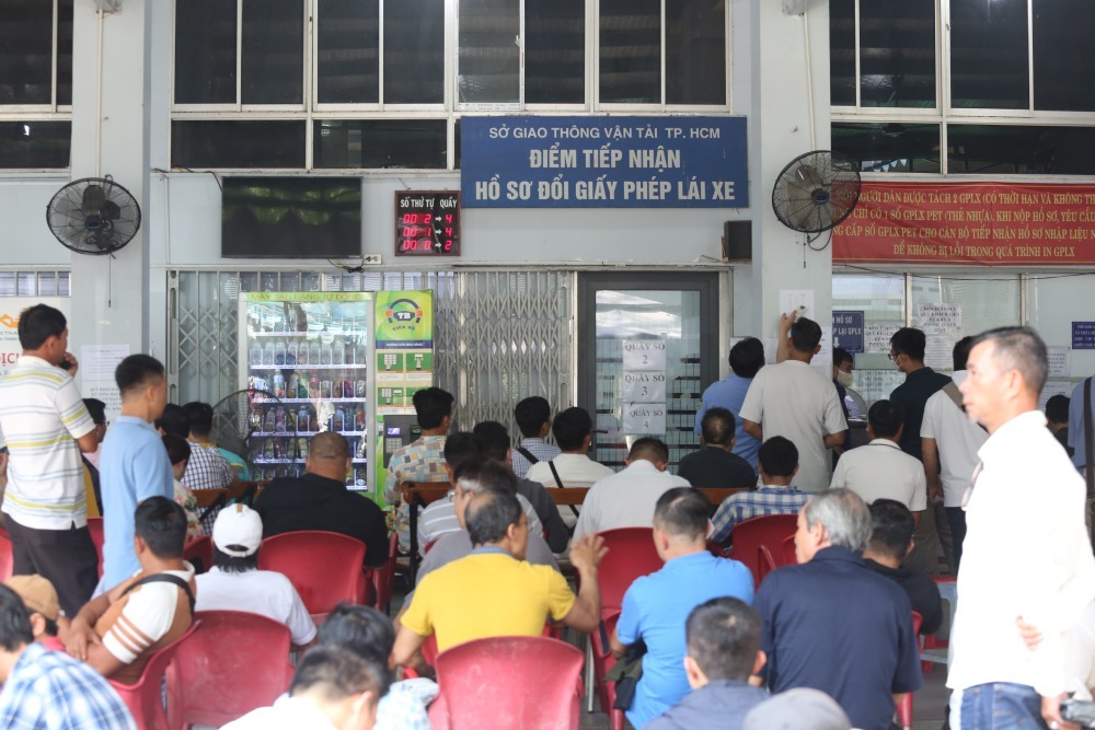 TP. Hồ Chí Minh vẫn tiếp nhận hồ sơ cấp, đổi giấy phép lái xe