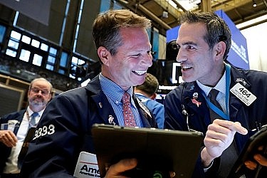 Chứng khoán Mỹ ngập tràn sắc xanh, S&P 500 lại lập kỷ lục mới