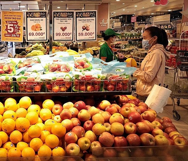 TP. Hồ Chí Minh: Nguồn cung dồi dào, trái cây nội và ngoại trên “đường đua” giá rẻ