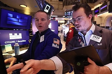 Chứng khoán Mỹ quay đầu giảm sau 2 phiên liên tiếp đạt mốc cao kỷ lục