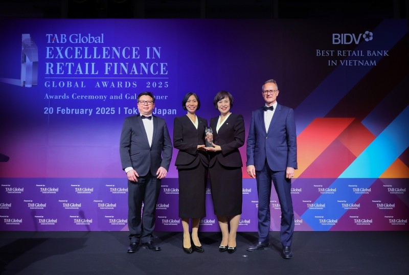 Một thập kỷ dẫn đầu - BIDV lần thứ 10 nhận giải Ngân hàng Bán lẻ tốt nhất Việt Nam Một thập kỷ dẫn đầu - BIDV lần thứ 10 nhận giải Ngân hàng Bán lẻ tốt nhất Việt Nam
