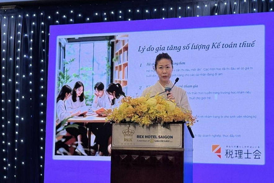 Đại diện Hội Kế toán Thuế Kinzai chia sẻ kinh nghiệm về quản lý thuế khối tư nhân. Ảnh: Đỗ Doãn. Đại diện Hội Kế toán Thuế Kinzai chia sẻ kinh nghiệm về quản lý thuế khối tư nhân. Ảnh: Đỗ Doãn.