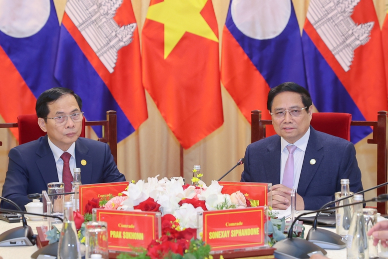 Ba Thủ tướng Việt Nam, Lào, Campuchia họp triển khai Kết luận Cuộc gặp giữa ba Người đứng đầu ba Đảng- Ảnh 2. Ba Thủ tướng Việt Nam, Lào, Campuchia họp triển khai Kết luận Cuộc gặp giữa ba Người đứng đầu ba Đảng- Ảnh 2.