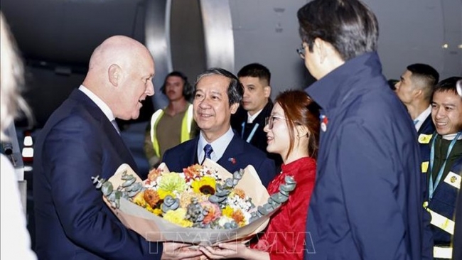 Thủ tướng New Zealand đến Hà Nội, bắt đầu chuyến thăm chính thức Việt Nam