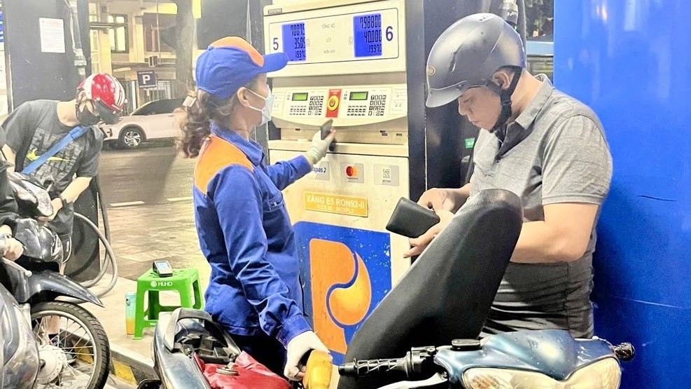 Giá xăng dầu đồng loạt giảm từ 15h ngày 27/2