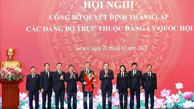 Trao quyết định thành lập 11 đảng bộ thuộc Đảng ủy Quốc hội