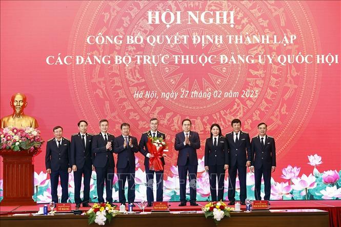 Trao quyết định thành lập 11 đảng bộ thuộc Đảng ủy Quốc hội Chú thích ảnh