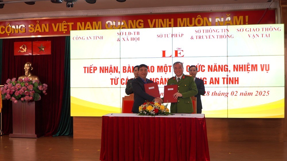 Công an tỉnh Quảng Ninh công bố các quyết định về tổ chức bộ máy và công tác cán bộ