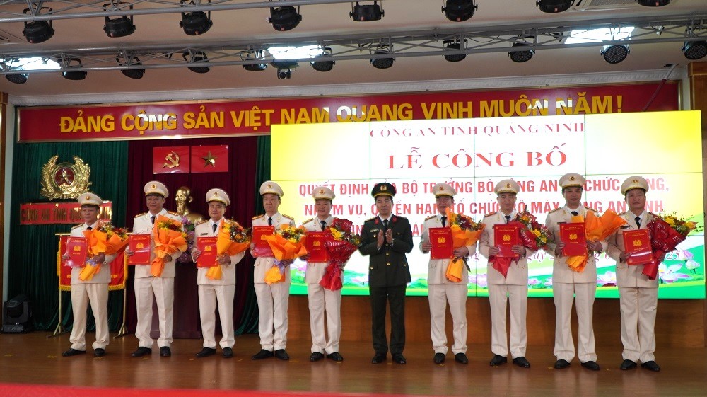 Công an tỉnh Quảng Ninh công bố các quyết định về tổ chức bộ máy và công tác cán bộ