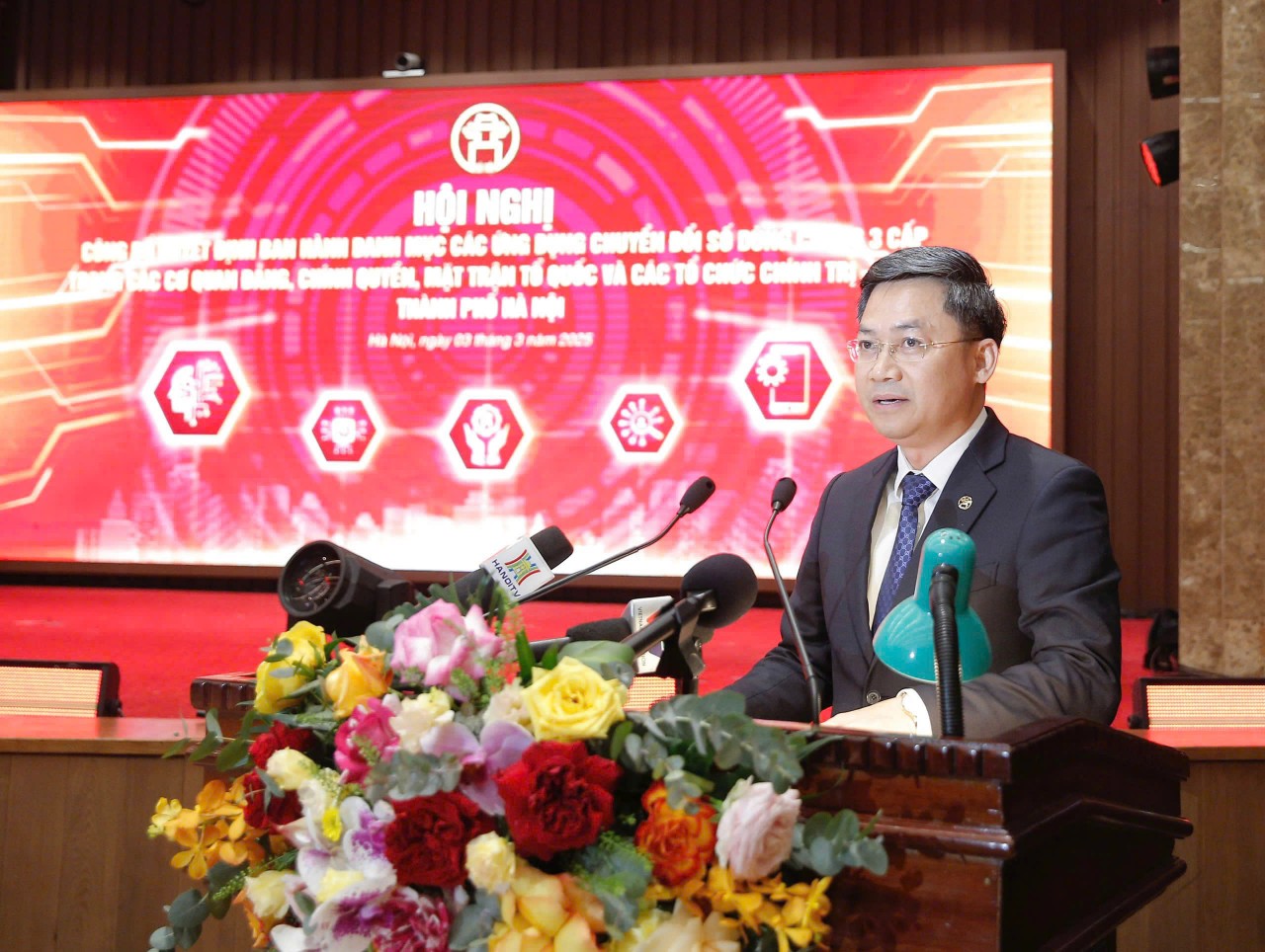 Khai trương các ứng dụng chuyển đổi số của Thành uỷ Hà Nội Khai trương các ứng dụng chuyển đổi số của Thành uỷ Hà Nội