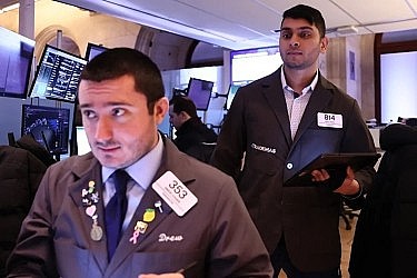 Chứng khoán Mỹ rực lửa, chỉ số Dow Jones đã giảm thêm 715 điểm