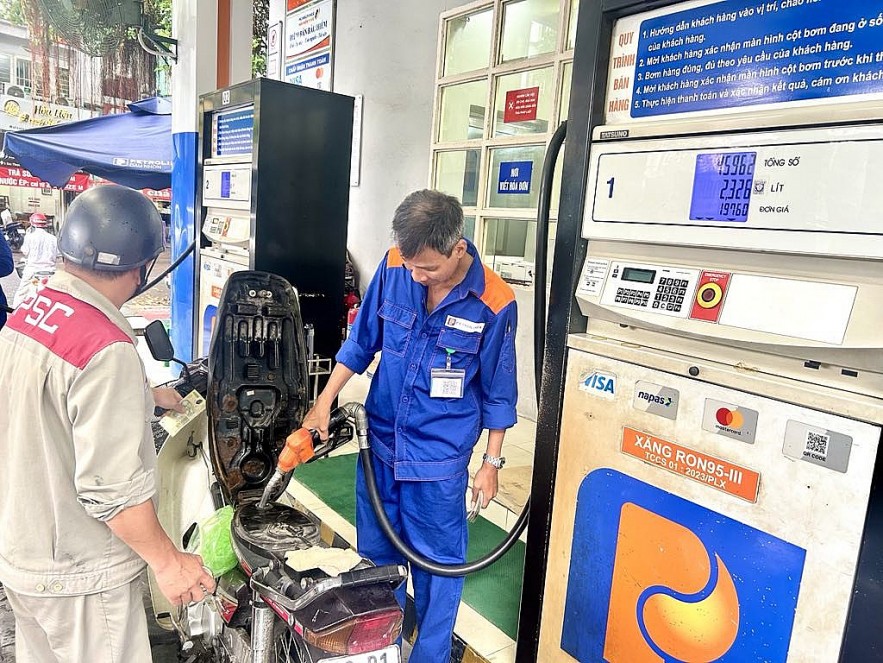 undefined Giá xăng dầu đồng loạt giảm từ 15h ngày 6/3/2025