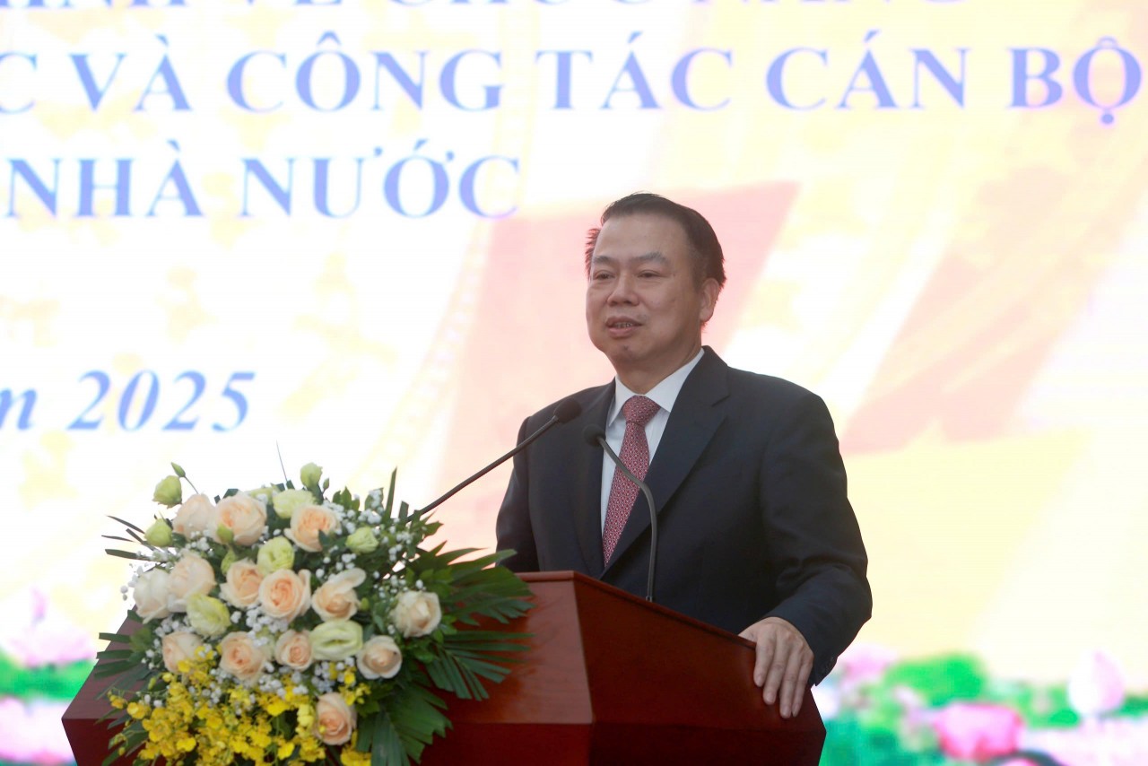 Công bố cơ cấu tổ chức mới của Ủy ban Chứng khoán Nhà nước Công bố cơ cấu tổ chức mới của Ủy ban Chứng khoán Nhà nước