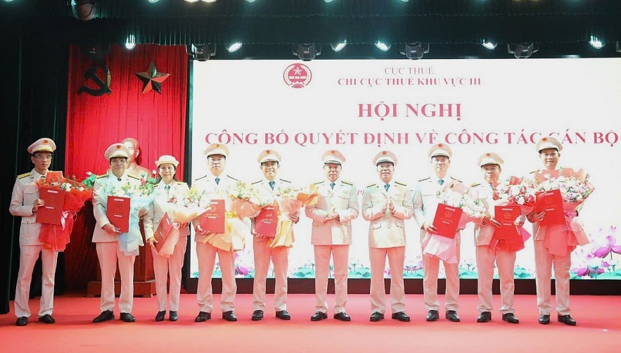 Công bố quyết định bổ nhiệm Phó Chi cục trưởng Chi cục Thuế khu vực III