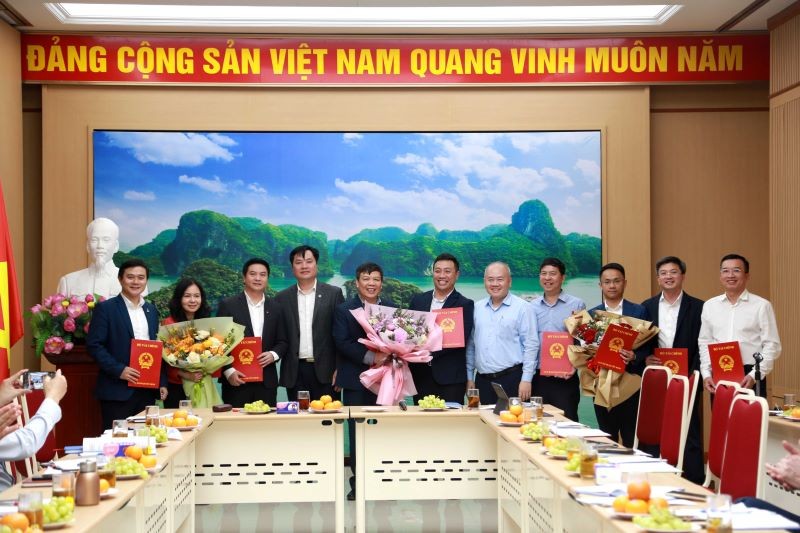 Công bố, trao quyết định điều động, bổ nhiệm chức danh lãnh đạo Vụ Đầu tư - Bộ Tài chính