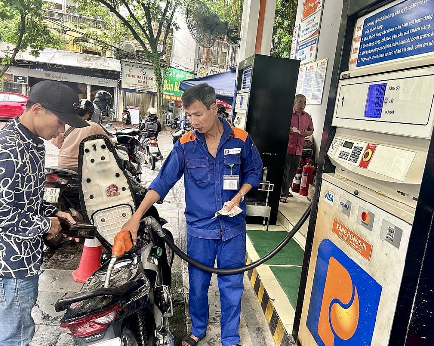 Giá xăng Ron95-III giảm xuống dưới ngưỡng 20.000 đồng/lít kể từ 15h ngày 13/3