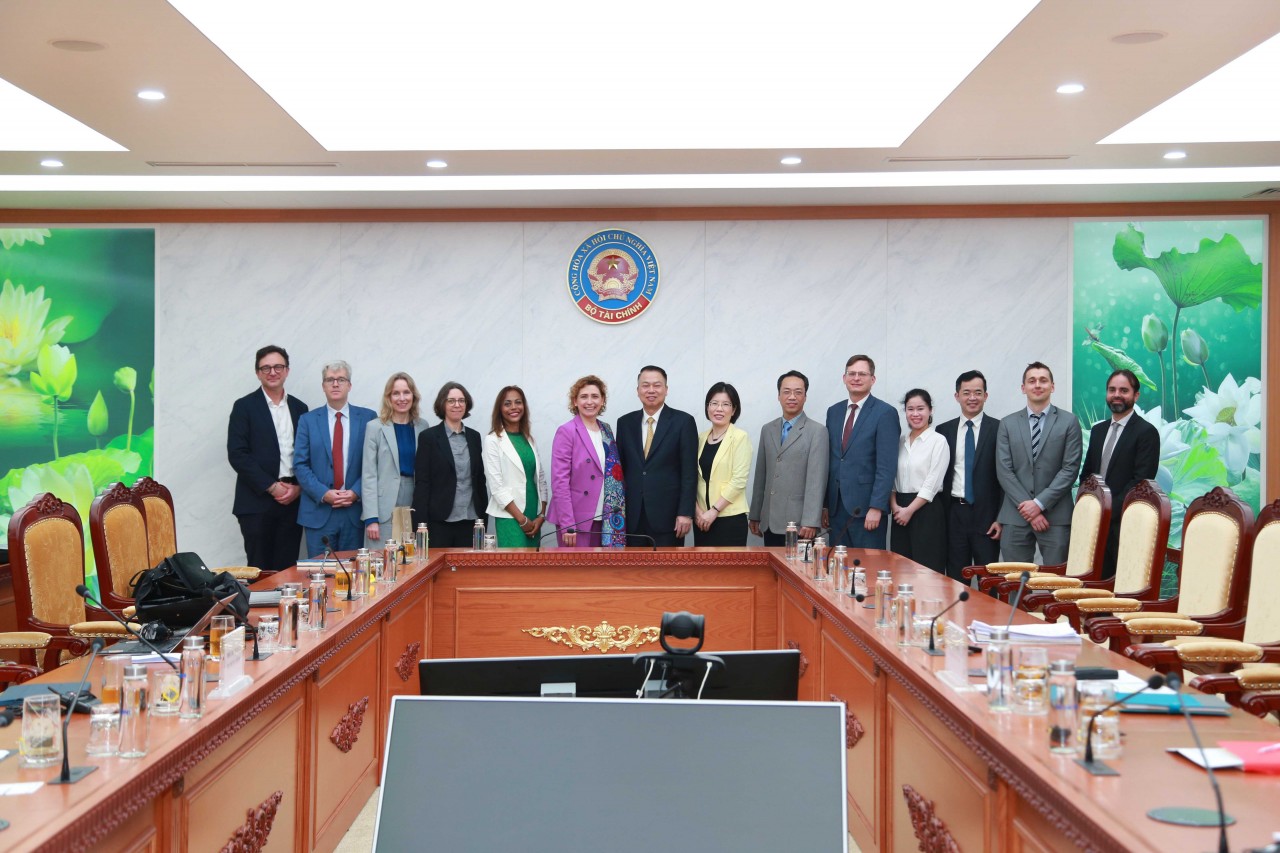 Thứ trưởng Bộ Tài chính Nguyễn Đức Chi tiếp Phó Chủ tịch EIB Nicola Beer