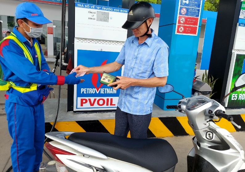 Ngày 14/3: Giá xăng dầu trong nước và thế giới đồng loạt giảm Ngày 14/3: Giá xăng dầu trong nước và thế giới đồng loạt giảm