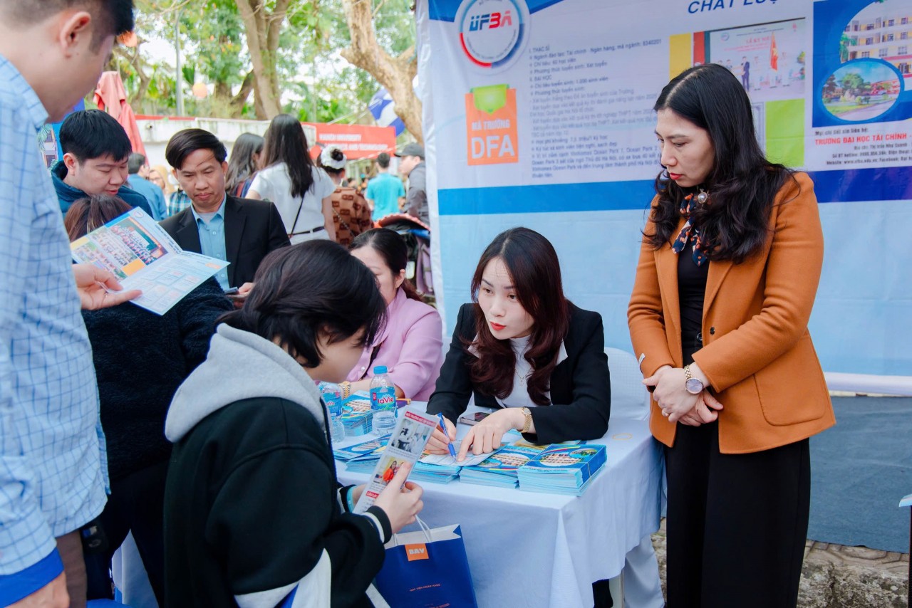 Trường Đại học Tài chính - quản trị kinh doanh sẽ tuyển sinh 1.000 sinh viên trong năm 2025 Trường Đại học Tài chính - quản trị kinh doanh sẽ tuyển sinh 1.000 sinh viên trong năm 2025