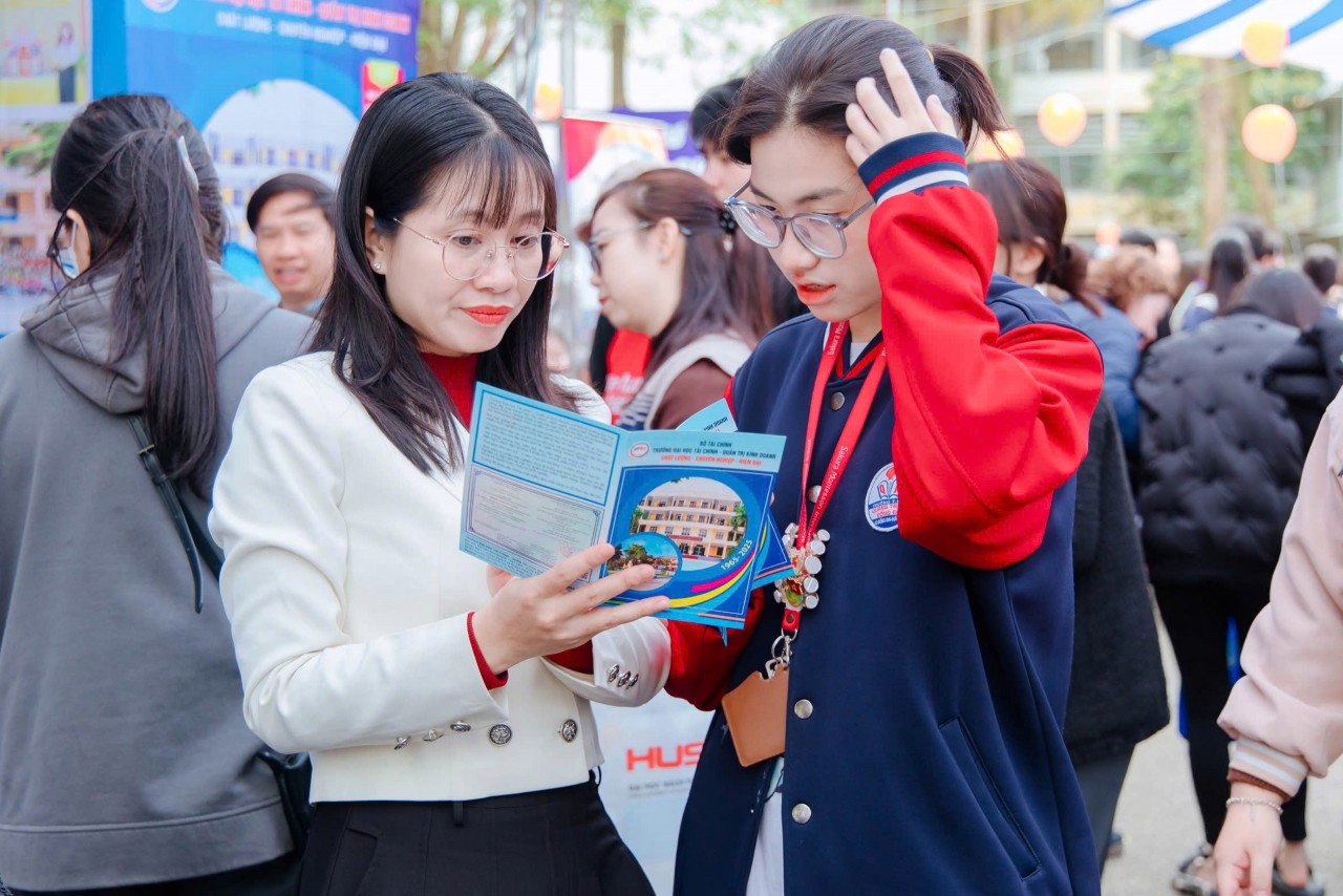 Trường Đại học Tài chính - quản trị kinh doanh sẽ tuyển sinh 1.000 sinh viên trong năm 2025 Trường Đại học Tài chính - quản trị kinh doanh sẽ tuyển sinh 1.000 sinh viên trong năm 2025