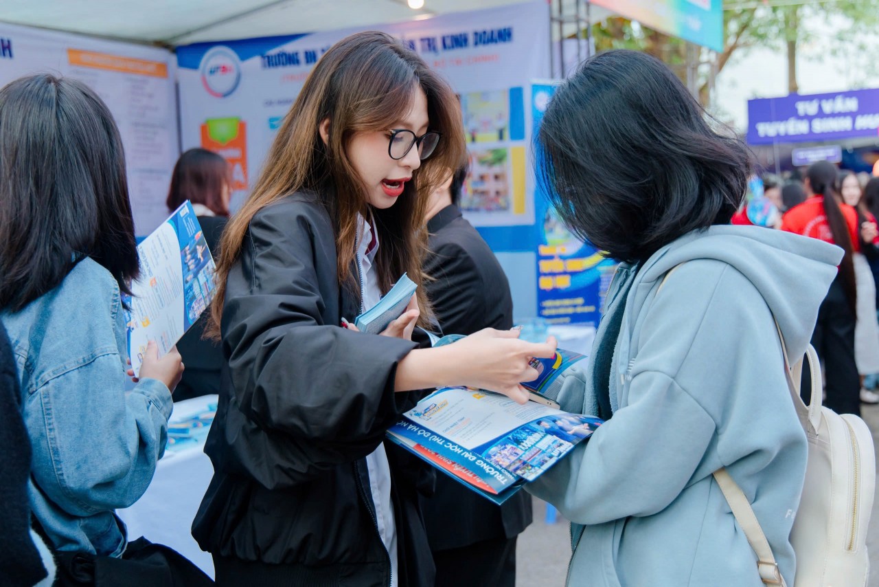 Trường Đại học Tài chính - quản trị kinh doanh sẽ tuyển sinh 1.000 sinh viên trong năm 2025 Trường Đại học Tài chính - quản trị kinh doanh sẽ tuyển sinh 1.000 sinh viên trong năm 2025